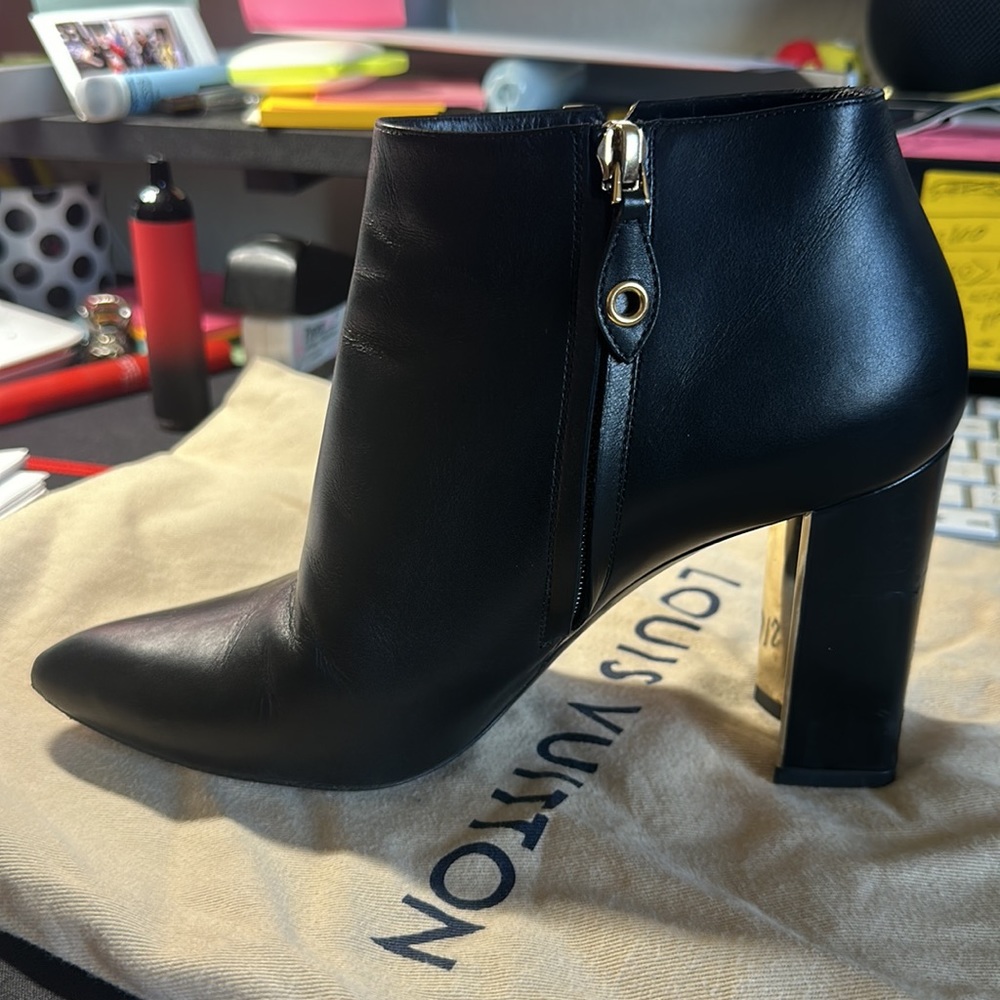 Size 38 - Picture 3 of 4